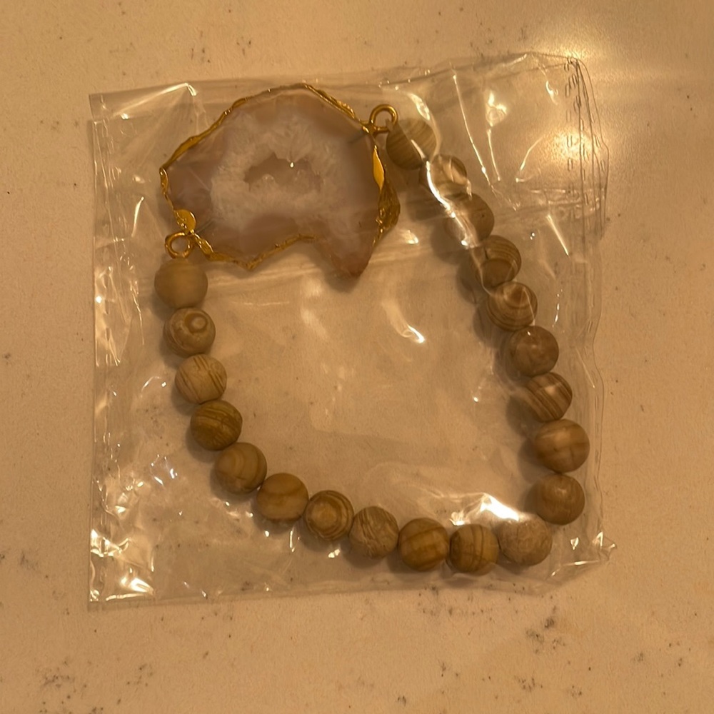 Bracelet with stone gem